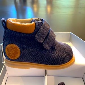 🆕 Vince Camuto corduroy boots